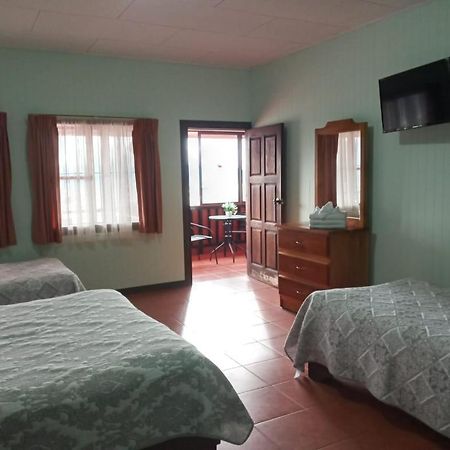 Hotel Las Brumas Cartago Kültér fotó