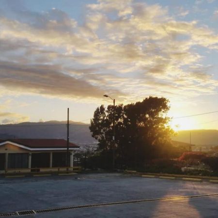 Hotel Las Brumas Cartago Kültér fotó