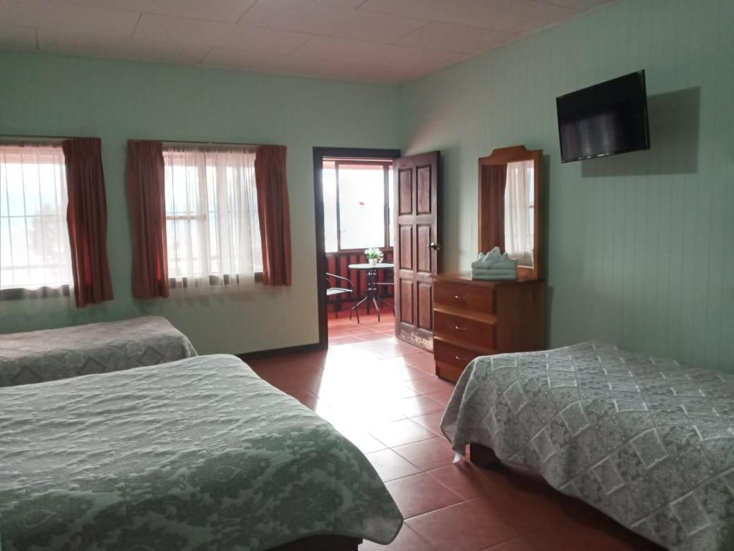 Hotel Las Brumas Cartago Kültér fotó