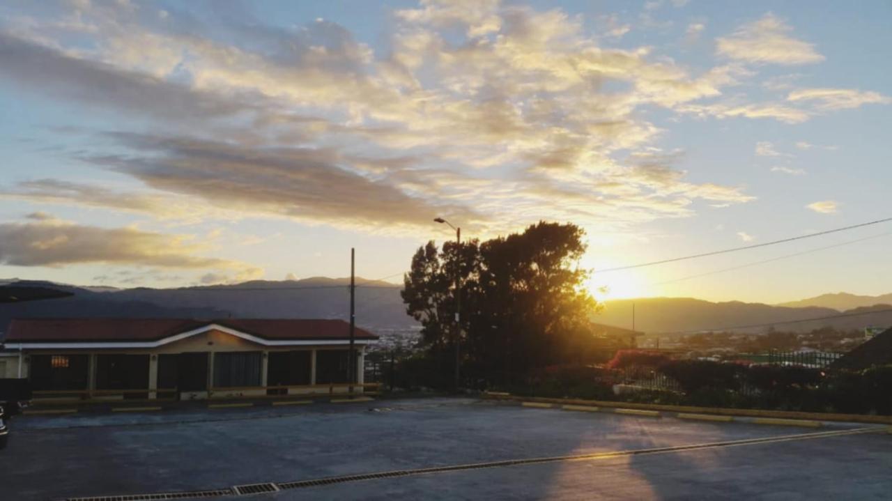 Hotel Las Brumas Cartago Kültér fotó