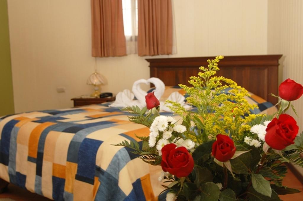 Hotel Las Brumas Cartago Szoba fotó