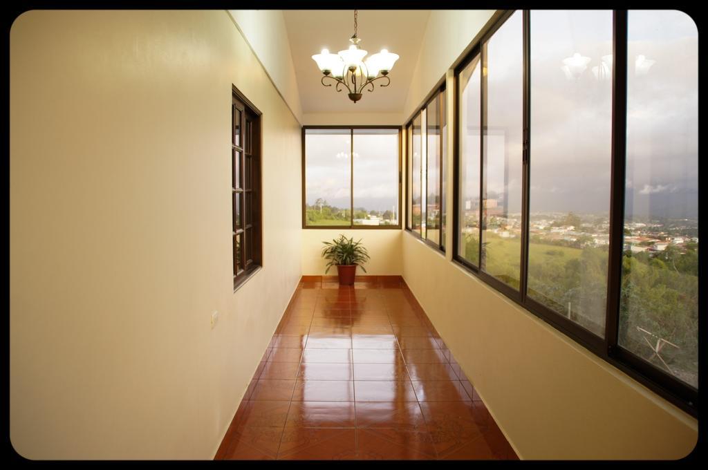 Hotel Las Brumas Cartago Szoba fotó