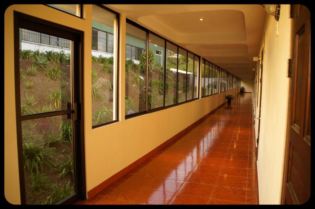 Hotel Las Brumas Cartago Szoba fotó