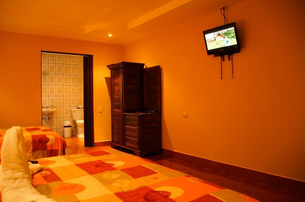 Hotel Las Brumas Cartago Szoba fotó