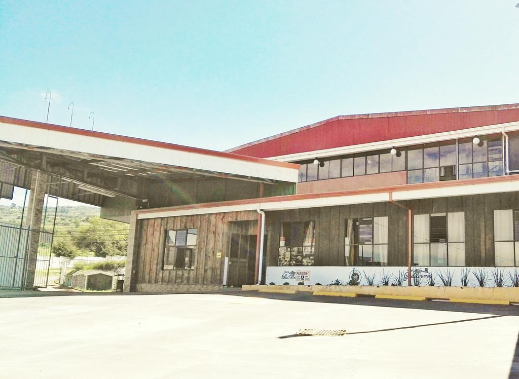 Hotel Las Brumas Cartago Kültér fotó