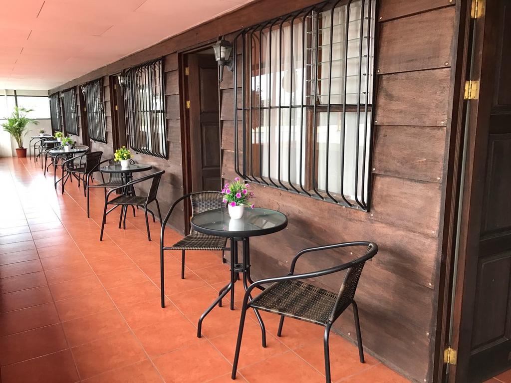 Hotel Las Brumas Cartago Kültér fotó