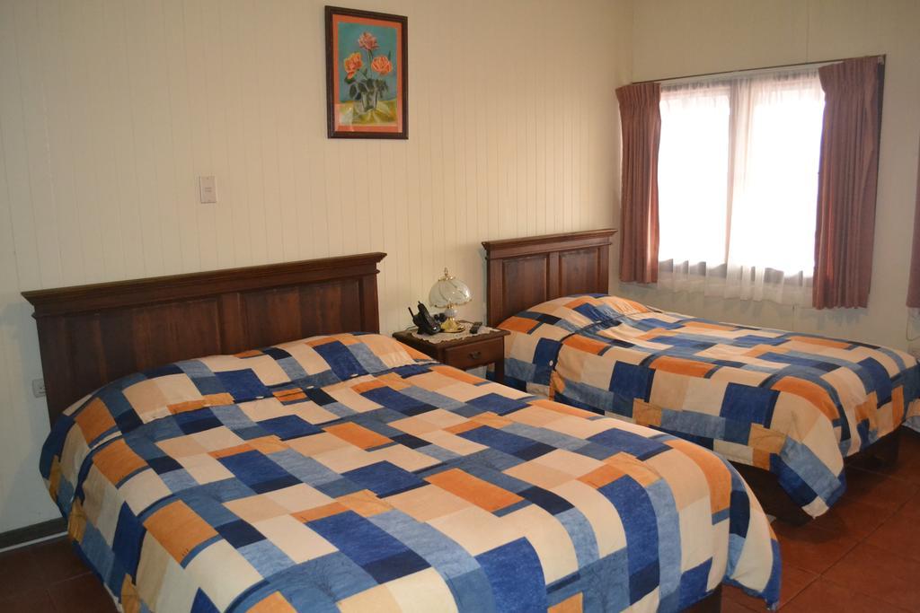 Hotel Las Brumas Cartago Kültér fotó