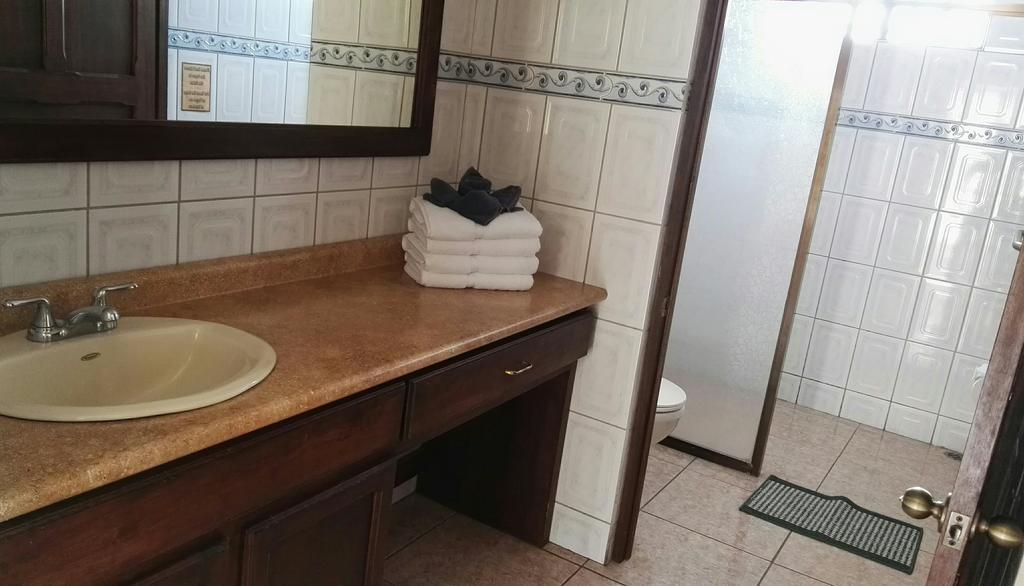Hotel Las Brumas Cartago Kültér fotó