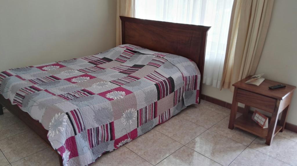 Hotel Las Brumas Cartago Kültér fotó