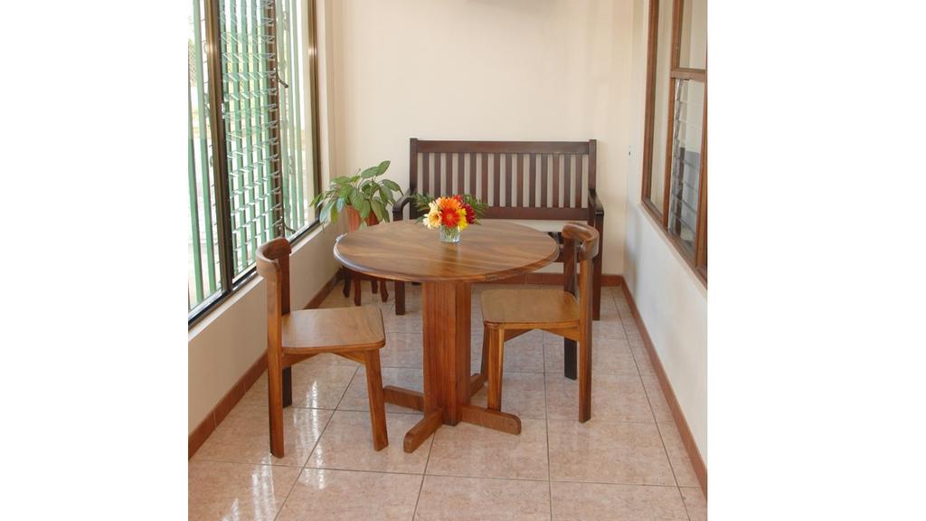 Hotel Las Brumas Cartago Kültér fotó