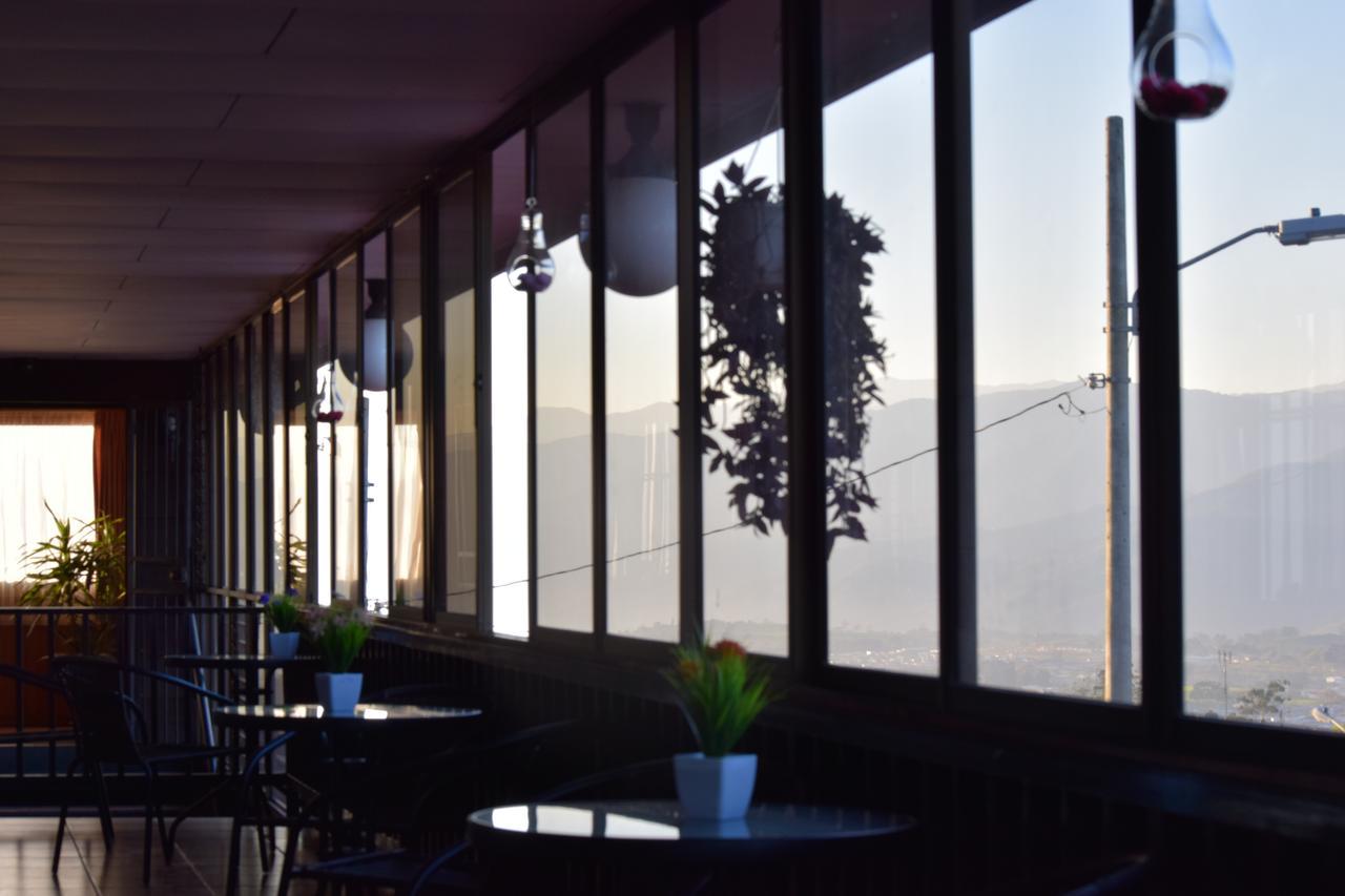 Hotel Las Brumas Cartago Kültér fotó
