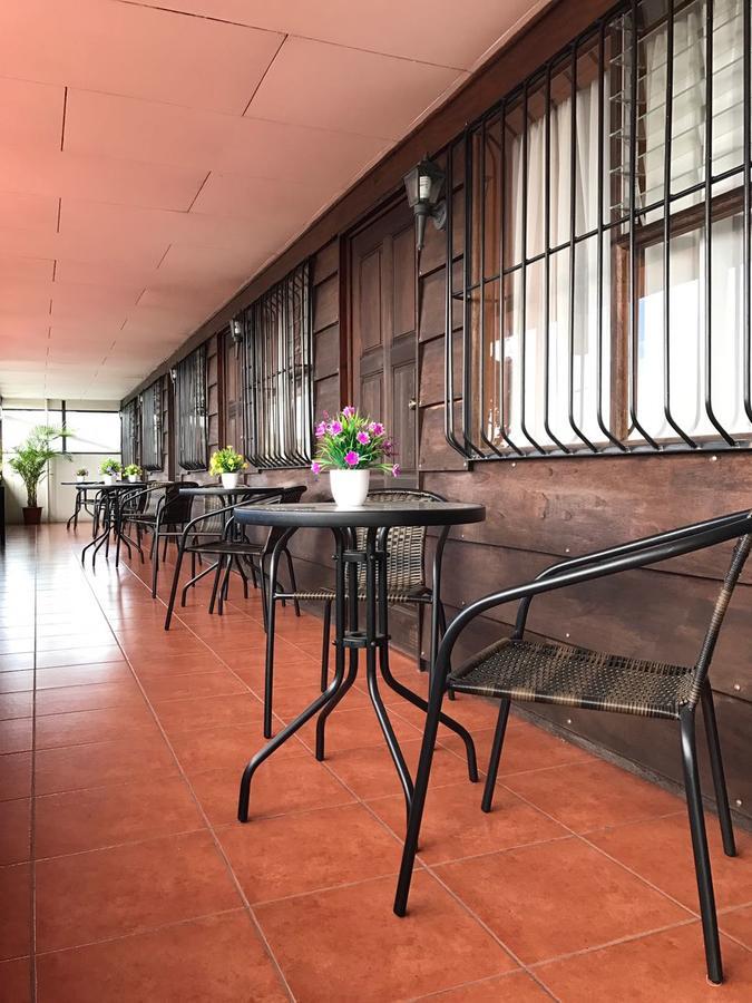 Hotel Las Brumas Cartago Kültér fotó